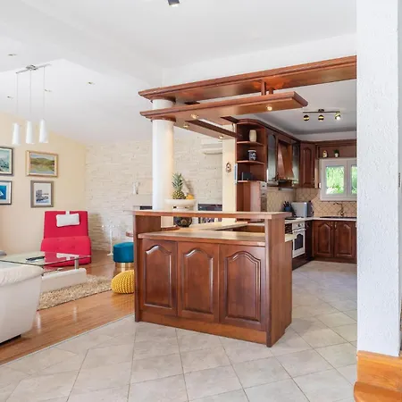 Lovely In With Kitchen Holiday home