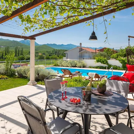 Lovely In With Kitchen Holiday home *