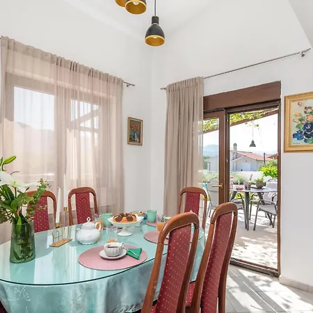 Holiday home Lovely In With Kitchen *