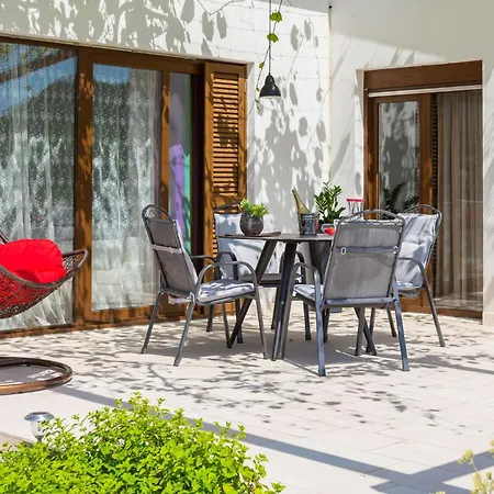 Holiday home Lovely In With Kitchen Blato na Cetini