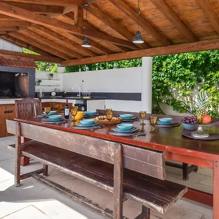 Lovely In With Kitchen Holiday home