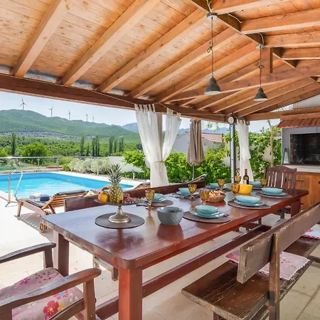 Lovely In With Kitchen * Blato na Cetini